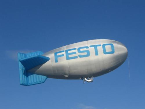 Zeppelin - I saw this one last thursday on the 11th Philippine Hot Air Balloon Festival. Is'nt that pretty a giant Zeppelin Hot-air baloon!