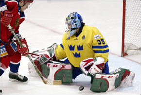 Sweden getting pwned - Sweden getting pwned by finnish national team in an ice hockey match, as always.