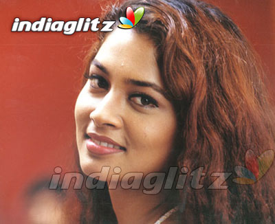 Desktop Pictures - Pooja, she is my fine actress...