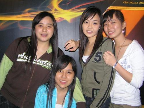 ting.thian,caren,siew - we took tis picture at neway...