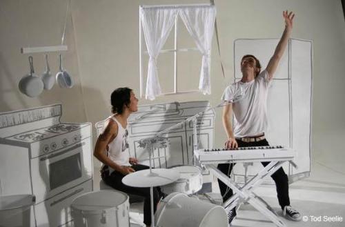 Matt and Kim - Video Of Matt And Kim ' yeaH yea ' i love this video so minimalist .. funny .. and cool :D i love the song too