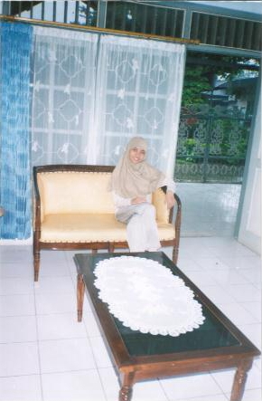 My Old Photo 3 - This taken at Feb 2004. Sometimes I thought my face dont change at all. Hmmmm since I'm in junior high school I feel my face is static. I have my playgroups photos and my friends said 'If U put that photos, people will directly know that is U' . wew thats mean I already looks old when I was 5. lol