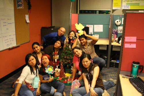 xmas wackos - this was taken last Christmas 2006 in our office bay. we just had our Christmas dinner so we're kinda hyper that time. hehe.