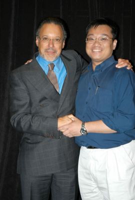 Picture of me with Marketing Consulting Guru Jay A - This is a picture I took with Jay Abraham during his Billion Dollar Marketing Weekend in Aug 2005 in Singapore. I use some of Jay's strategies in my own consulting business.