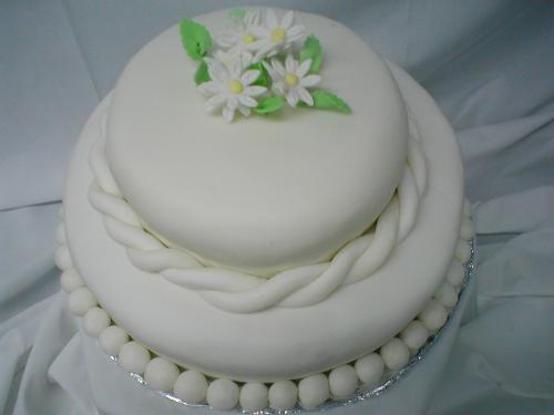fondant cake - daisy fondant cake