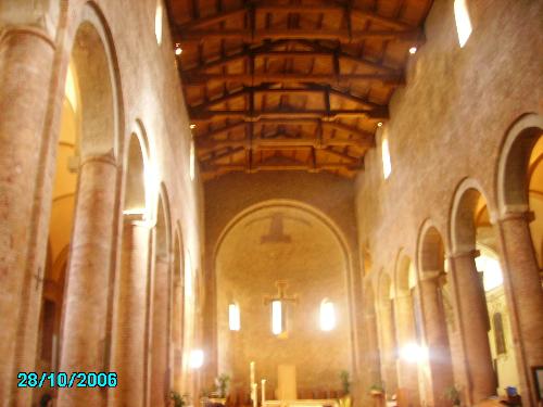 chiesa di sarsina provincia di forli  - questa chiesa compie una benedizione molto particolare ti avvolge con in ferro di cavallo il collo e benedicentoti ti libera dalle influenze negative