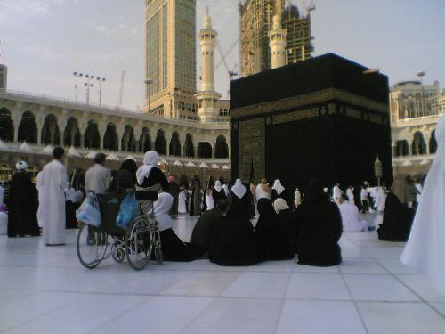 the holy kaabah in makkah, saudi arabia - This is the holy kaabah found in the heart of makkah...muslims are only allowed to enter the holy place..people are praying and asking forgiveness from GOD.