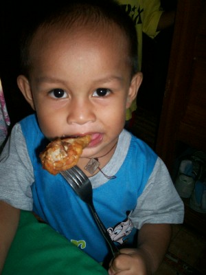 churchil with the fried chicken - eat now, post ehhehe