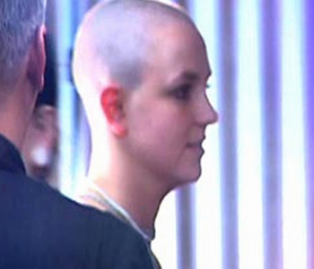 Britney goes bald - Britney shaves her head