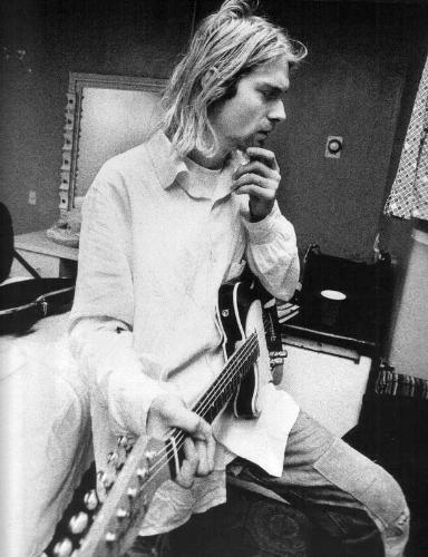 kurt2 - kurt playin his guitar