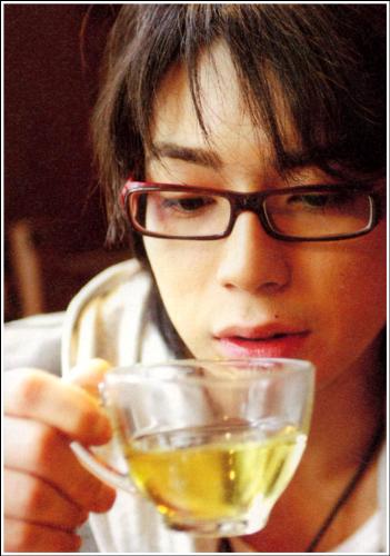 matsumoto jun... - here's kawaii pic of matsujun ^____^  credits goes to wife-of-mana@livejournal ~_*