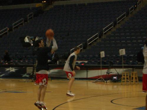 Washington Wizards - The Chicago Bulls are warming up before a Wizards game.