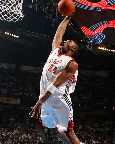 A dunk of Kobe Braynt in ASG 2007 - This is a nice capture of Kobe Bryant from the Western Conference, who is the MVP of this game.