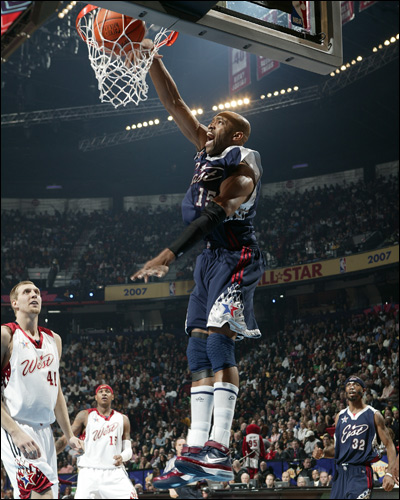 Vince Carter in ASG 2007 - This is again a nice capture of Vince Carter of the Eastern Conference, another monster dunk of Vince Carter.