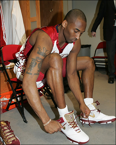 Kobe Bryant in the locker roon - Kobe Bryant is in the locker room before the game begins.