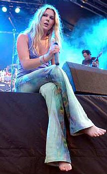 Joss Stone - Performing live