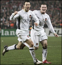 Ryan Giggs - ryann giggs and wayne rooney celebrating a goal