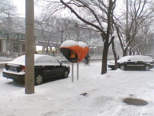it's snowing outside!! isn't it beautiful? - This is a photo i took last december. After a whole night snowing the outside was all white! Thick snow covered cars , street , isn't it beautiful?