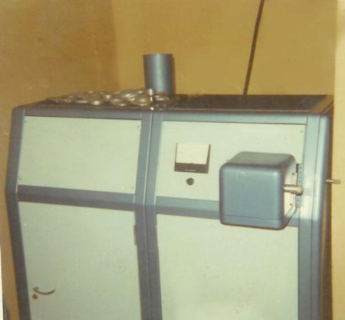 An old spectograph - Old 'spectograph' from the early 1970's. Used to anaylize small aluminum ingots for alloy content in the aluminum sample aluminum.