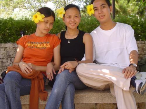 Chillin Out in Baguio - Me and my girl together with her sis