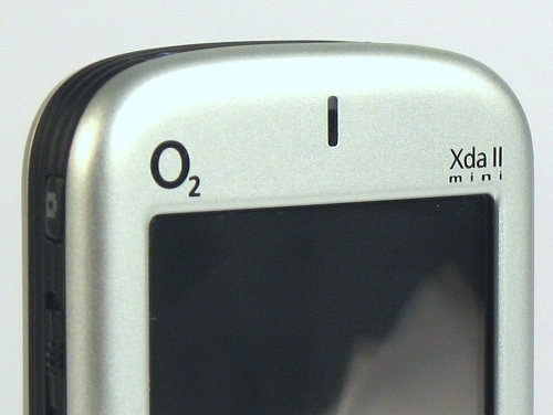 O2 XDA II mini - the Mini is not leaps and bounds away from a regular Pocket PC. What is refreshing about this PDA-phone hybrid is that it's now in a familar candy bar form factor with its buttons laid out in a centric cluster. This clean presentation of its fa?ade coupled with a screen that's larger than those present in most mobile phones are design traces that tie it back to its XDA heritage. And because of its generous 2.8-inch LCD screen, the XDA II mini is quite wide. However, it is still very manageable when compared to its XDA brother. This improved manageability is due to the 20% reduction in screen size over the typical 3.5-inch LCD screen found on Pocket PCs.