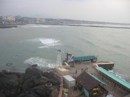 sea picture  - this was taken by me , its at kanyakumari(INDIA) I hope u all like it ! it was taken when i was on a tour recently in NOV.  Expecting some comments and ratings ! THANKS