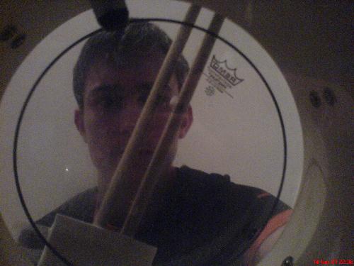 me closed in a drum - me in a drum