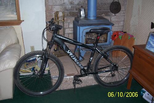 Specialized - My temporary bike until I finish building my GIANT CFM.