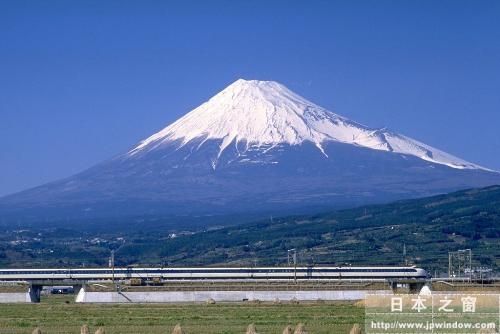 Mount Fuji - Mount Fuji is Japan's most bbeautiful tourist attraction
