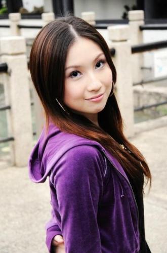 Cute Girl - The sunshine is beatifull..so cute..