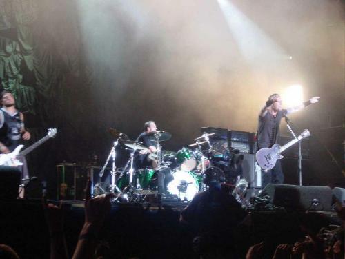 Metallica - James Hetfield speaking to the crowd.
