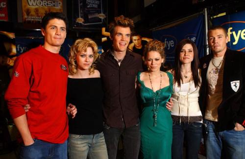 One tree hill group photo - A nice one tree hill group picture