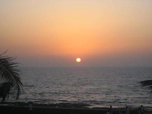 Sunset in Mumbai City - I captured the Sunset from the terrace of my grandparents home in Mumbai a few weeks ago. Isn't it just a magnificient view ?