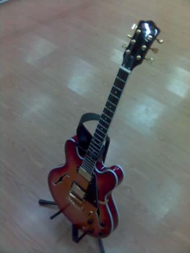My Electric Guitar - One of my three elec guitars, I like Blues, this one is made in China, not expensive, but sounds good, and because of its heavy weight, a little bit clumsy, hehhe :-) Oh, its brand is 'StarSun', you can find it in the website: www.starsunmusic.com