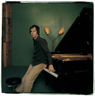 ben folds sitting on his piano - ben folds taking a moment away from the piano... while still sitting on his piano! love this guy!
