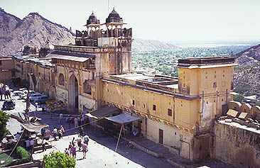 Amber Palace - This palace is situated in the surrounding hills about 10 km north of Jaipur and was the capital of the Rajputs prior to their move to the plains and the construction of Jaipur. The palace is situated on the top of a hill overlooking the surrounding plains.