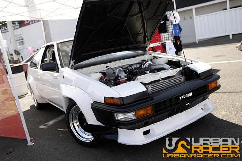 Toyota Trueno AE86 - This car is really famous in Japan.. Nice car especially to those who know how to drift.. it is the only car in the world that has a 50-50 balance weight.. which is perfect for drifting.. Those who good in straight road is just an amateur but in cornering is intermediate but the expert master both of this factor.. so.. Drift to Live man...