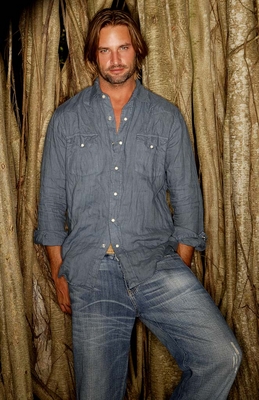 Sawyer - Hmm,check him out. With those blue jeans, baby blue eyes and bad boy attitude. Don't he look yummy?