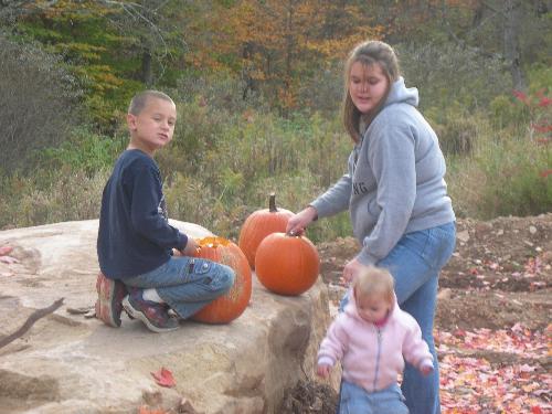pumkin carving time - kids carving the pumkins