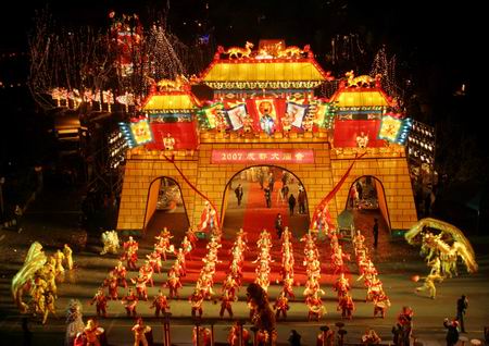 temple fair - Do you see the beautiful lanterns?