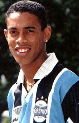 this is my favourite football player - this is ronaldinho the soccer god