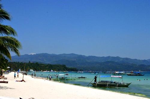 photo taken when i was in boracay - its the heaven crystal place to swim and relax