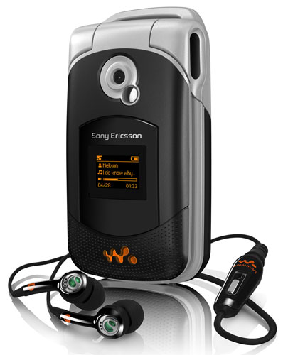 Sony Ericsson W300i - Photo featuring Sony Ericsson W300i