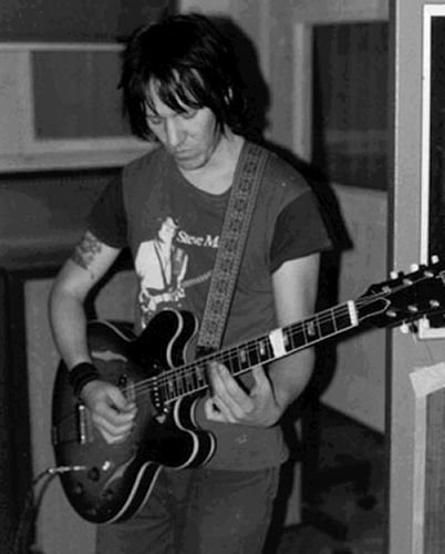 elliott smith - An amazing picture from Elliott, performing on the guitar.