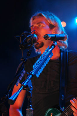 Nickelback - Nickelback performing live, the singer here.