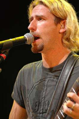 Nickelback - Nickelback, the singer performing live, amazing band!