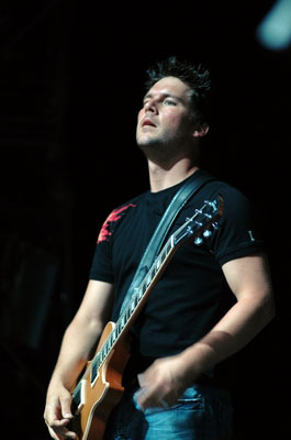 Nickelback - Nickelback, the guitarist performing live, amazing!