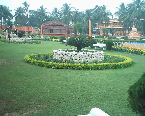 Dakineshwar Temple grounds Calcutta - The beautitful serene grounds at Dakineshwar Temple, Calcutta