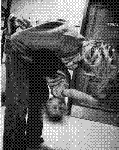 kurt cobain n his daughter - kurt n his daughter in happier times