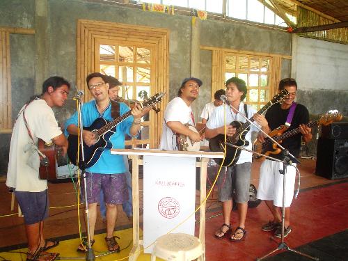 Acoustic Dirtband at Kaitulari River Valley Resort - The Acoustic Dirtband played at the Tourism Officers assembly at Kaitulari River Valley Resort